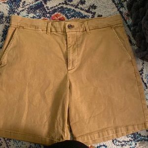 Men’s Gap Khaki (8” short) Shorts